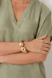 Hinged Front Metal Bangle (Gold)