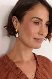 Baroque Pearl Drop Hinged Earrings (Cream/Gold)