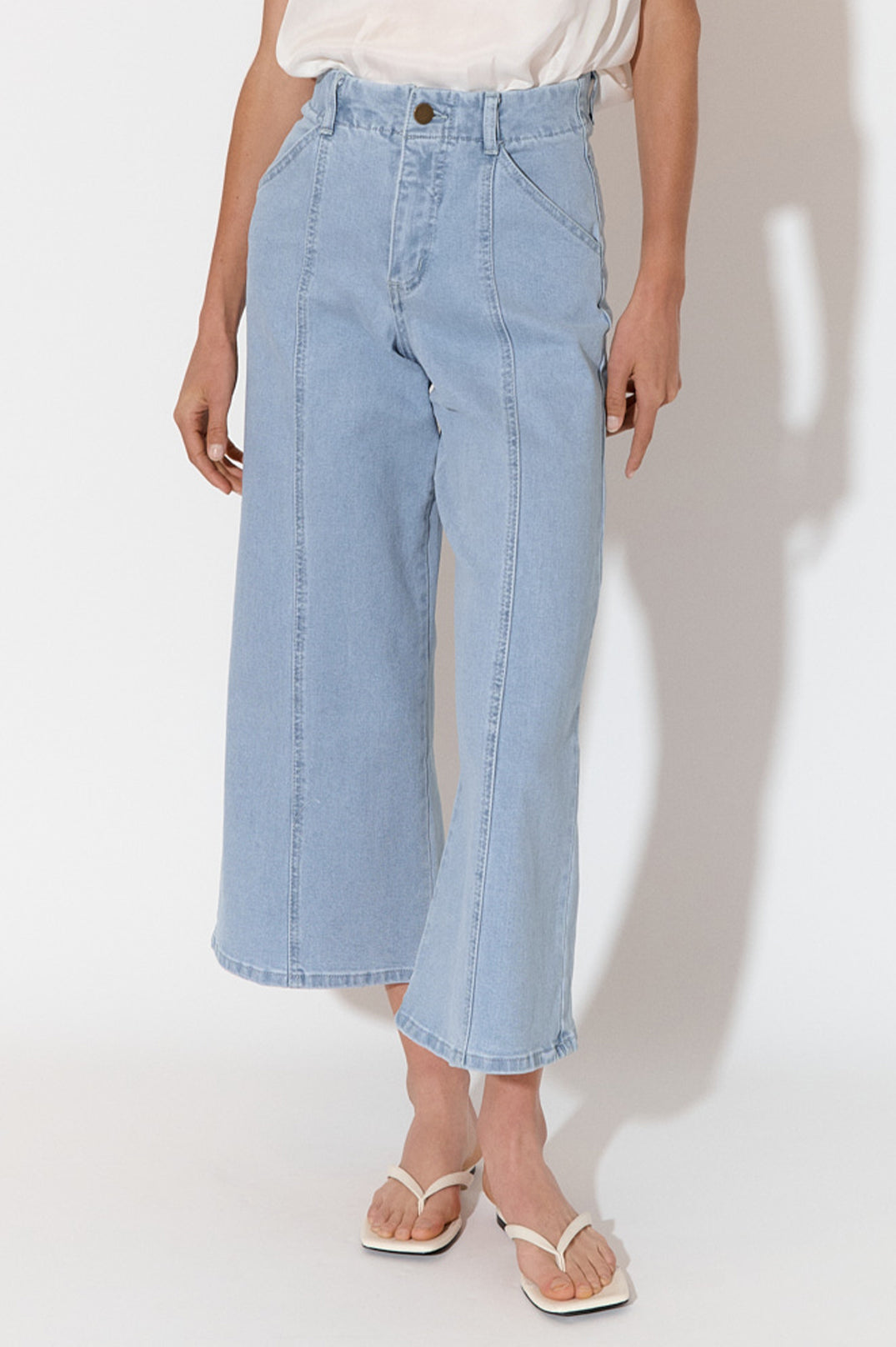 Adele Wide Leg Crop Jean in Light Denim | adorne