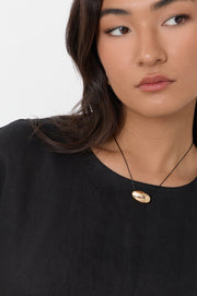 Oval Pendant Short Leather Necklace (Black/Gold)